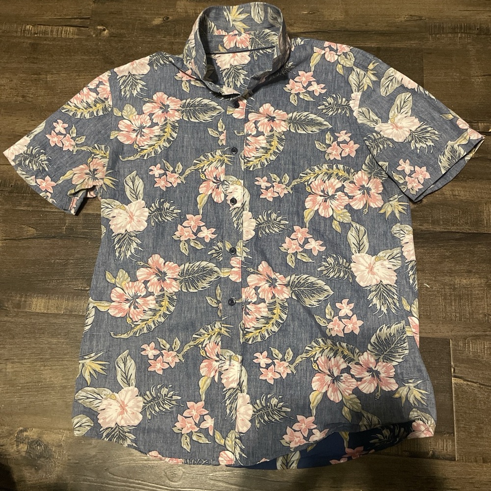 Men’s medium blue floral shirt